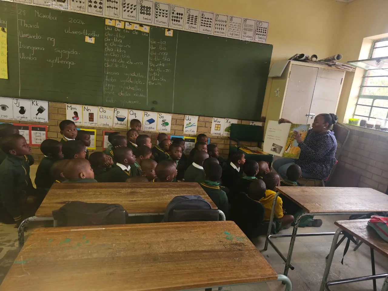 Grade 1 shared reading at Ekujabuleni